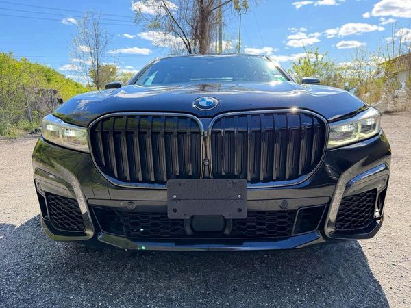 2022 BMW 740