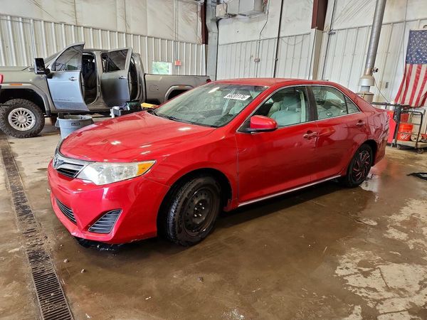 2012 TOYOTA CAMRY — Front 3/4