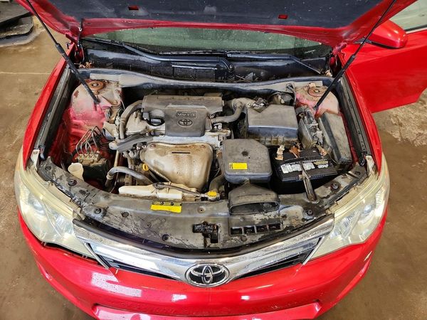 2012 TOYOTA CAMRY — Engine bay