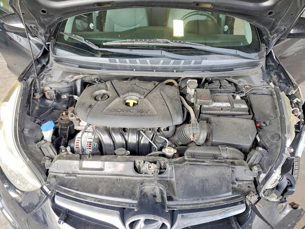 2015 HYUNDAI ELANTRA — Engine bay
