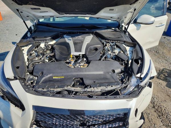 2016 INFINITI Q50 — Engine bay