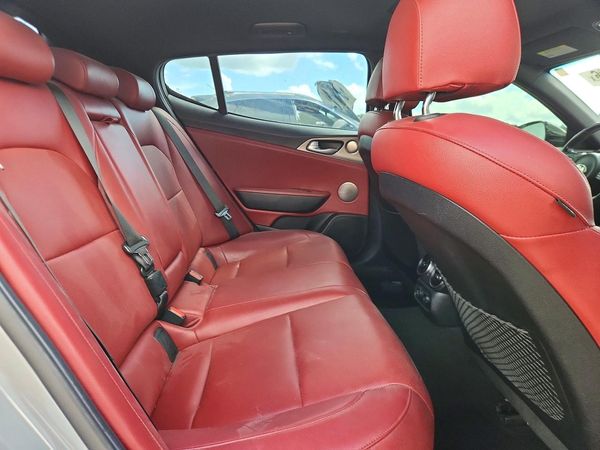 2021 KIA STINGER
