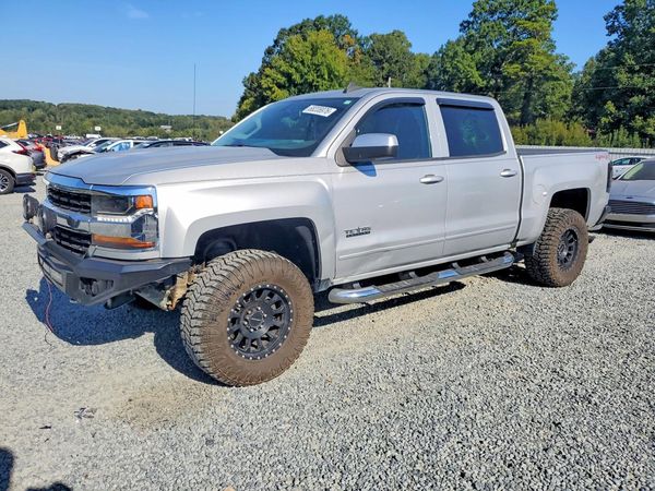 2017 CHEVROLET SILVERADO LT — Front 3/4