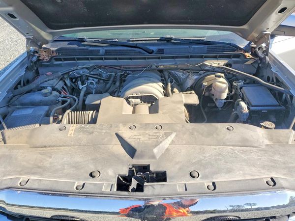 2017 CHEVROLET SILVERADO LT — Engine bay