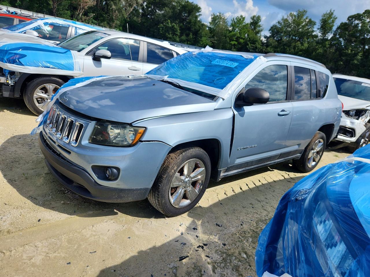 2013 JEEP COMPASS Latitude — Front 3/4
