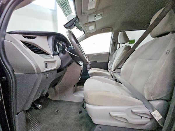 2020 TOYOTA SIENNA D grade — DENT