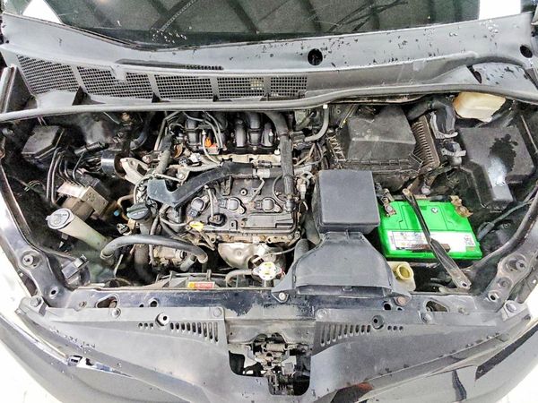 2020 TOYOTA SIENNA D grade — Engine bay
