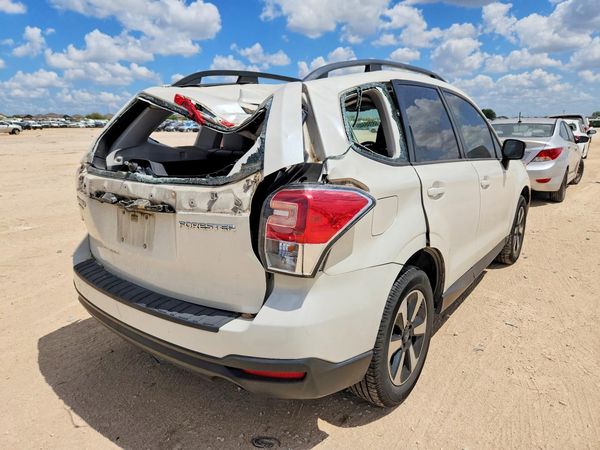 2018 SUBARU FORESTER Base P