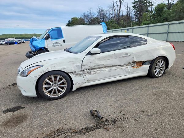 2013 INFINITI G37 — Front 3/4