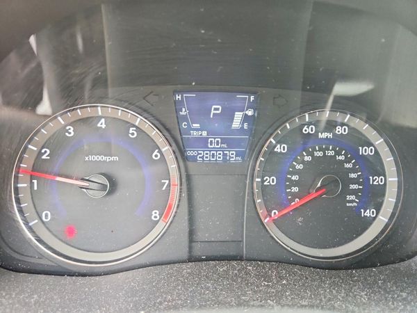2012 HYUNDAI ACCENT GL (Middle-low grade)