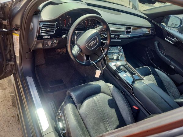 2017 AUDI A8 quattro L