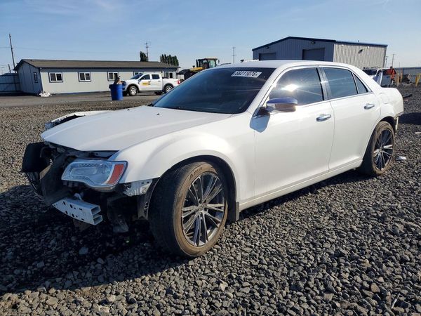 2014 CHRYSLER 300 300C — Front 3/4