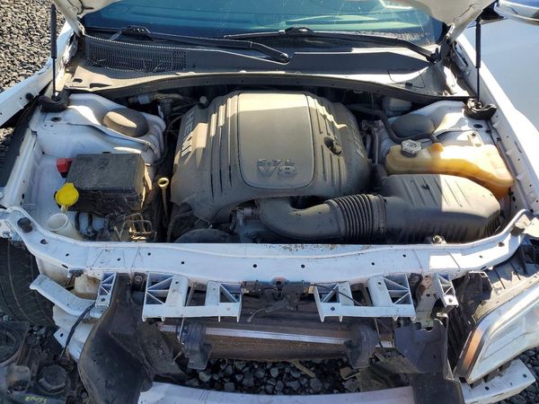 2014 CHRYSLER 300 300C — Engine bay