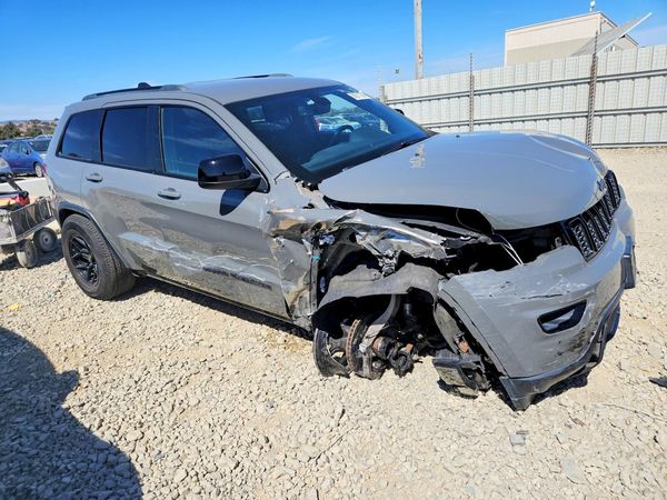 2019 JEEP GRAND CHEROKEE Laredo — Passenger 3/4