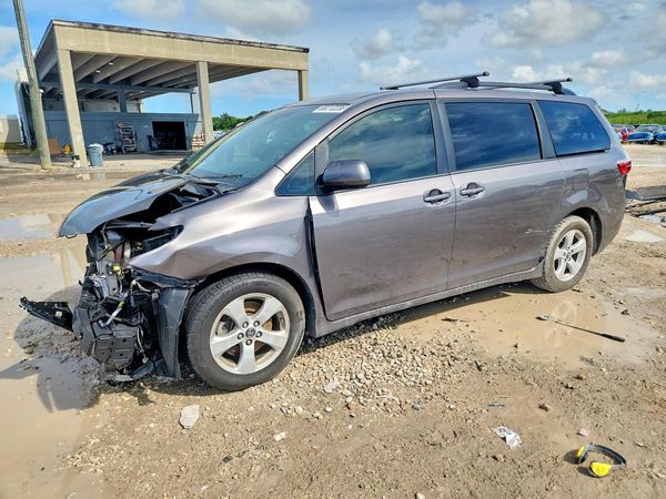 2019 TOYOTA SIENNA