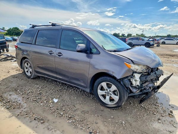 2019 TOYOTA SIENNA LE