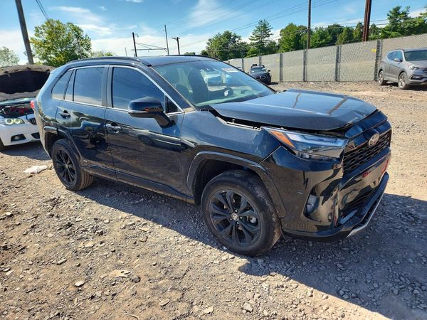 2022 TOYOTA RAV4 SE