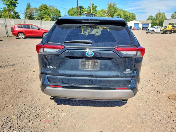 2022 TOYOTA RAV4 SE