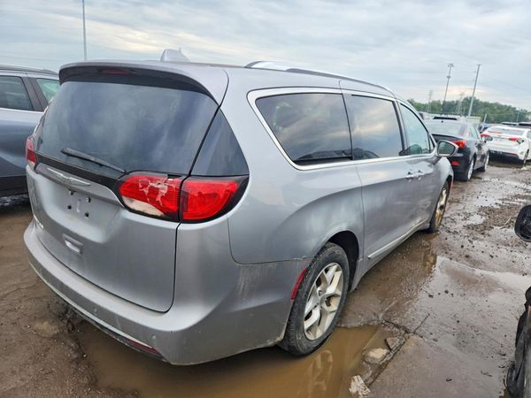 2017 CHRYSLER PACIFICA Touring L Plus