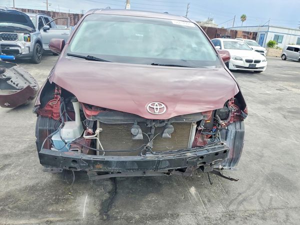 2015 TOYOTA SIENNA — DIRF