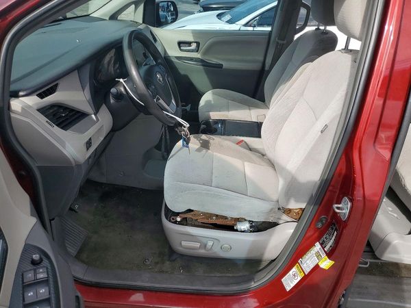2015 TOYOTA SIENNA — DENT