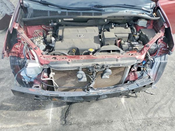 2015 TOYOTA SIENNA — Engine bay