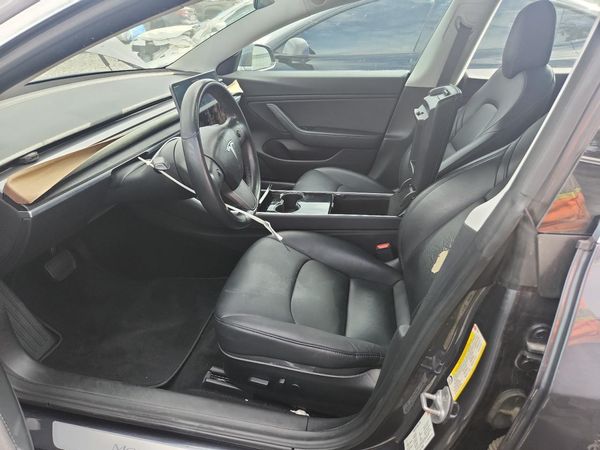 2018 TESLA MODEL 3 — DENT