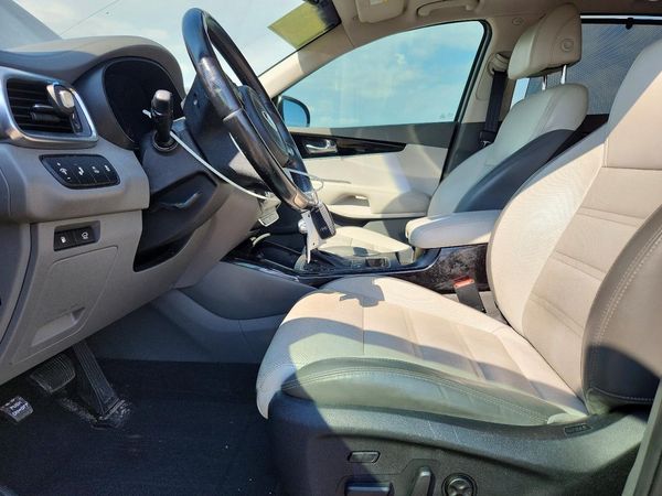 2017 KIA SORENTO — DENT