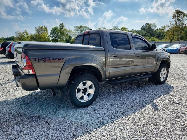 2015 TOYOTA TACOMA Delux Grade