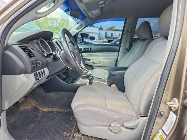 2015 TOYOTA TACOMA Delux Grade
