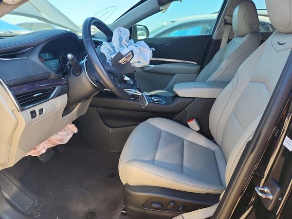 2023 CADILLAC XT4 Luxury — DENT