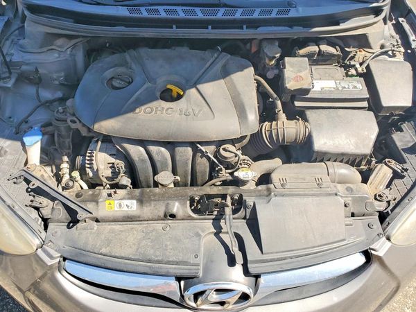 2013 HYUNDAI ELANTRA — Engine bay