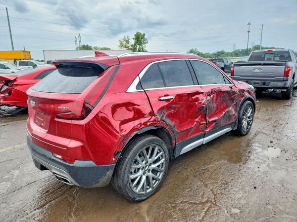 2021 CADILLAC XT4 Premium Luxury