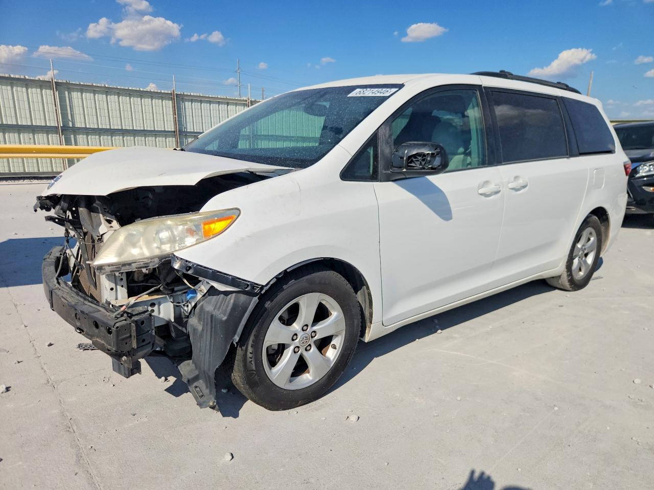 2015 TOYOTA SIENNA