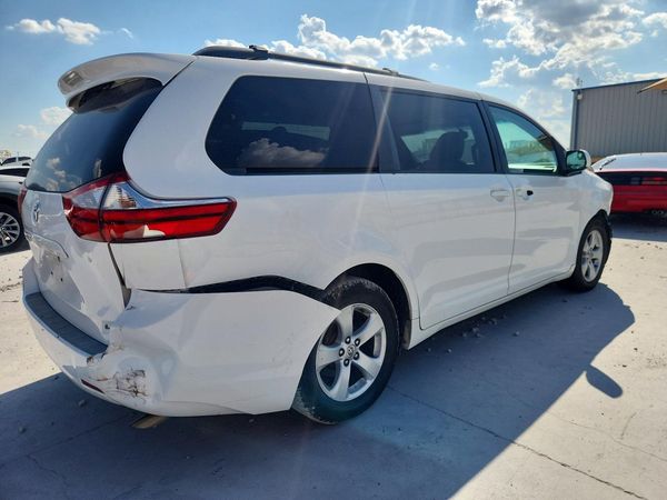 2015 TOYOTA SIENNA