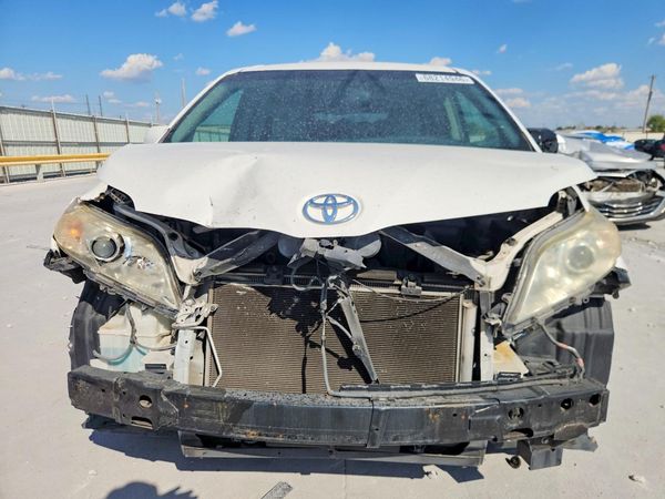 2015 TOYOTA SIENNA