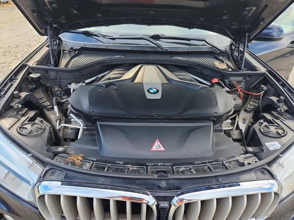 2016 BMW X5 xDrive50i — Engine bay