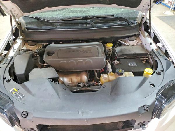 2020 JEEP CHEROKEE — Engine bay