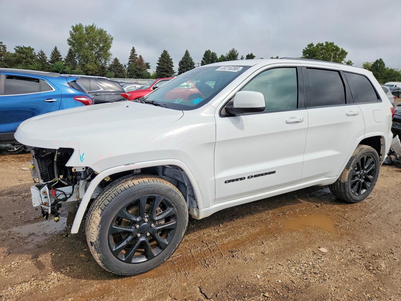 2020 JEEP GRAND CHEROKEE — Front 3/4