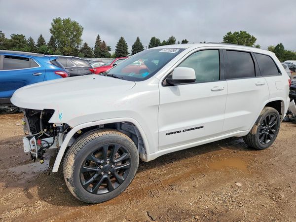 2020 JEEP GRAND CHEROKEE — Front 3/4