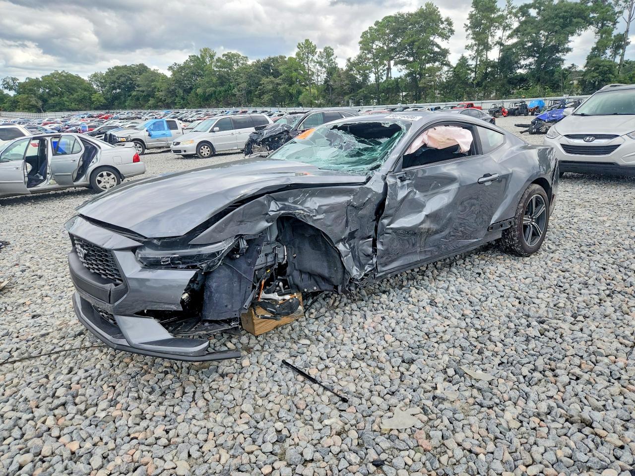 2025 FORD MUSTANG I4 — Front 3/4