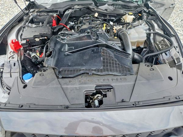 2025 FORD MUSTANG I4 — Engine bay