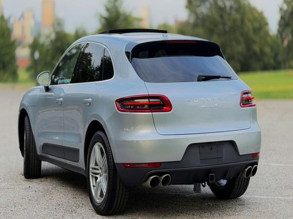 2017 PORSCHE MACAN