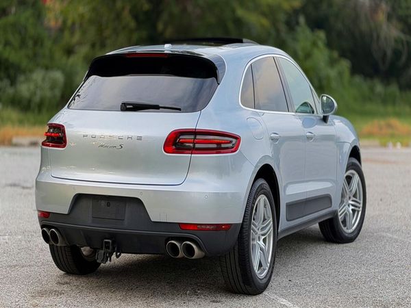 2017 PORSCHE MACAN