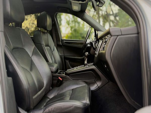 2017 PORSCHE MACAN