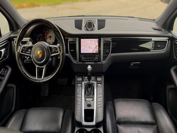 2017 PORSCHE MACAN