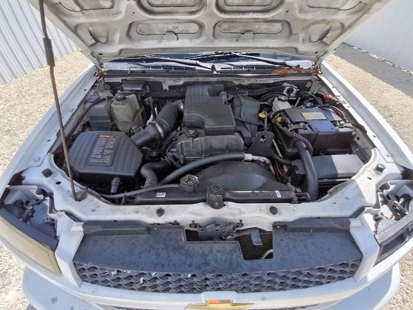 2012 CHEVROLET COLORADO Work Truck — Engine bay