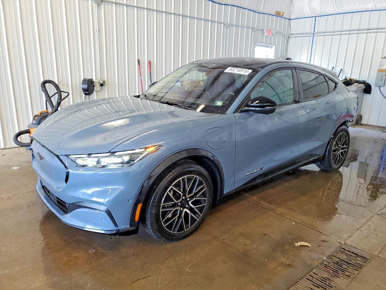 2024 FORD MUSTANG Premium — Front 3/4