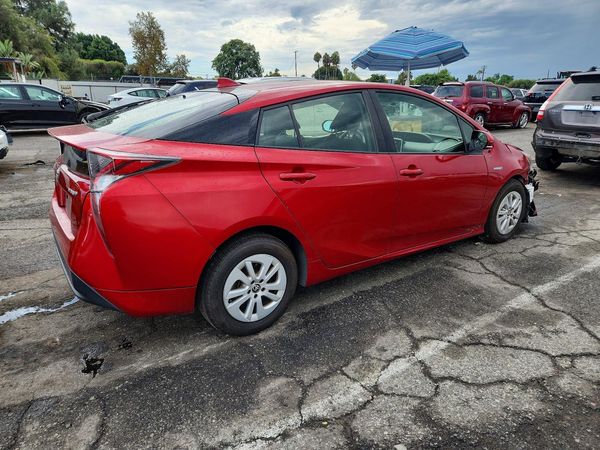 2016 TOYOTA PRIUS