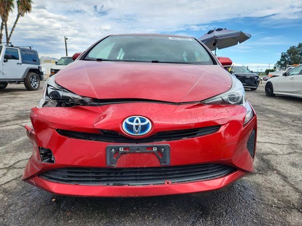 2016 TOYOTA PRIUS